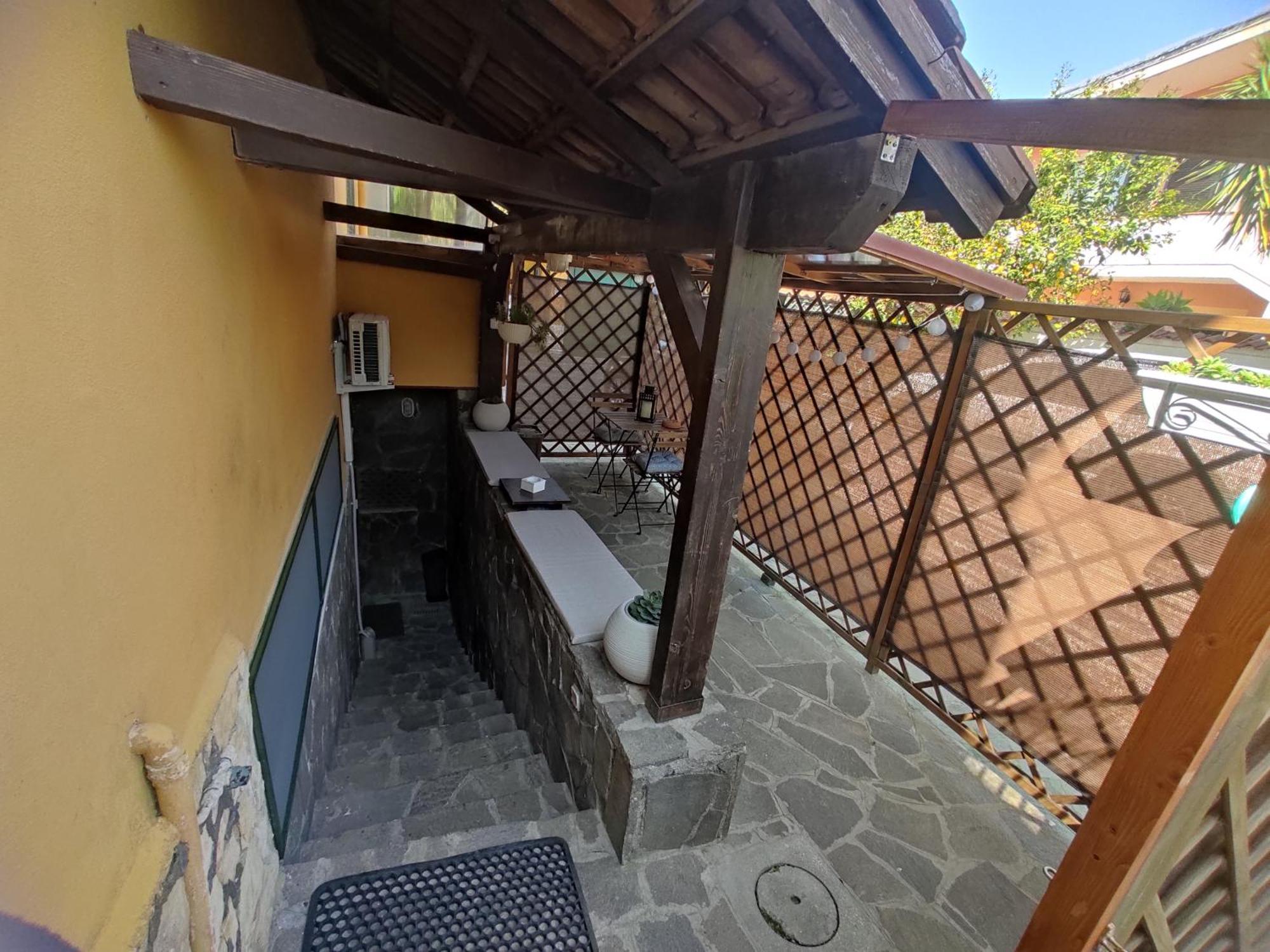 Sweethome Appartamento In Villa Privata Varcaturo Exterior foto